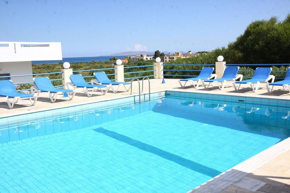 حوض السباحة صورة