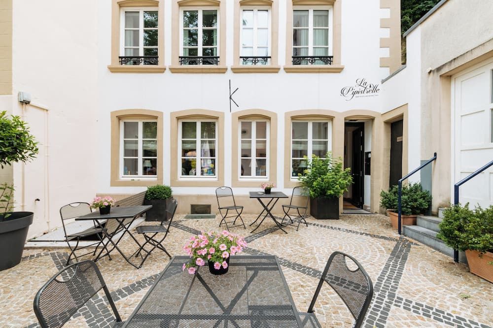 شرفة مرصوفة