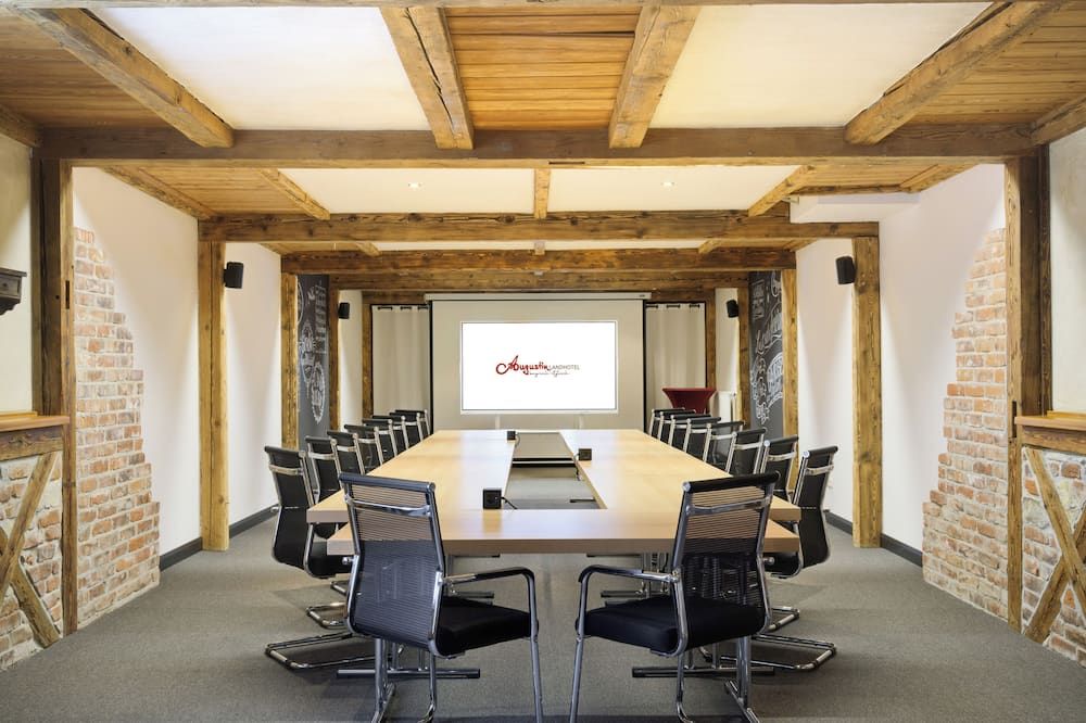 غرفة الاجتماعات