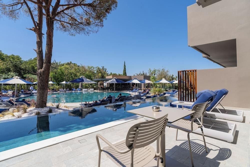 حوض السباحة صورة