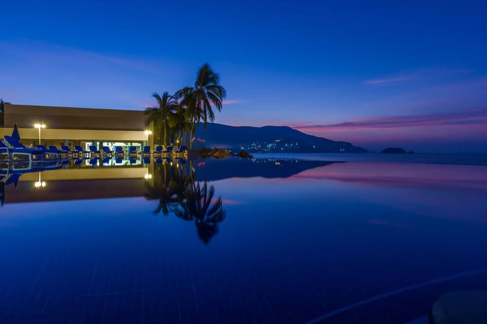 حوض السباحة