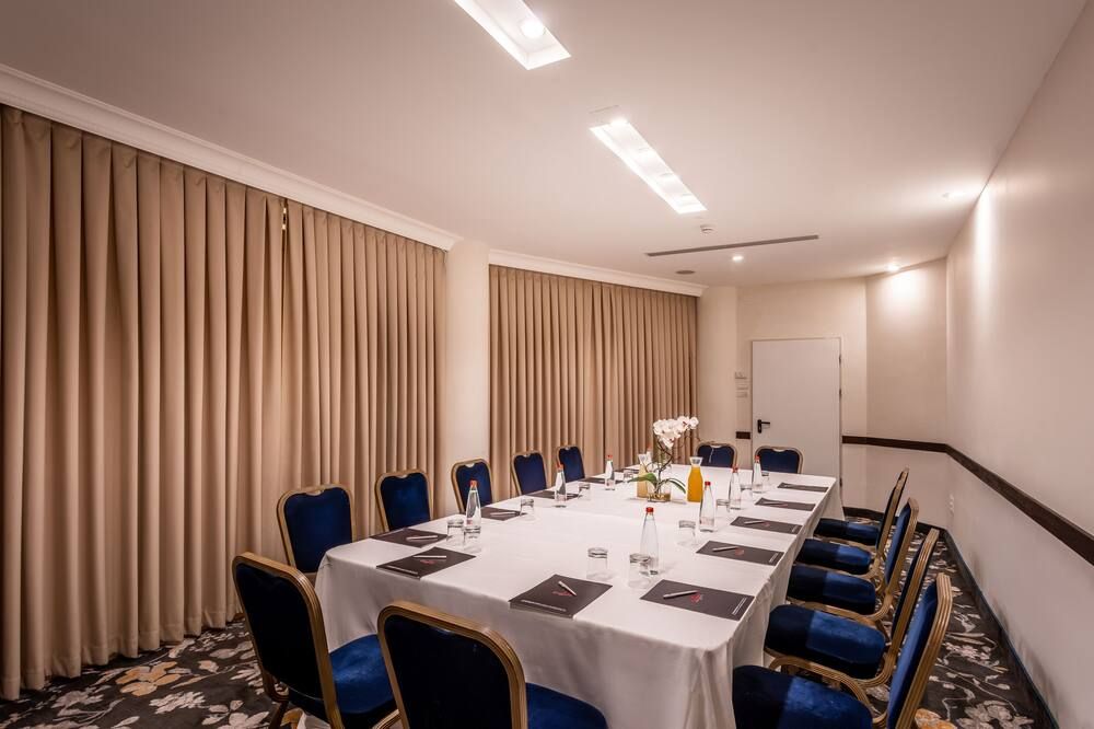 غرفة الاجتماعات