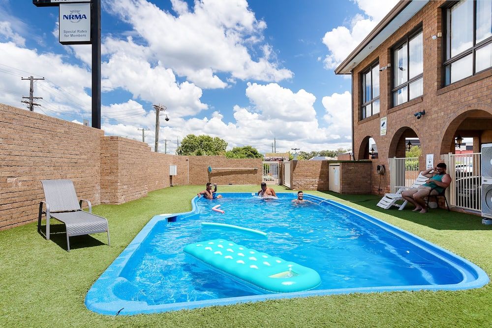 حوض السباحة صورة