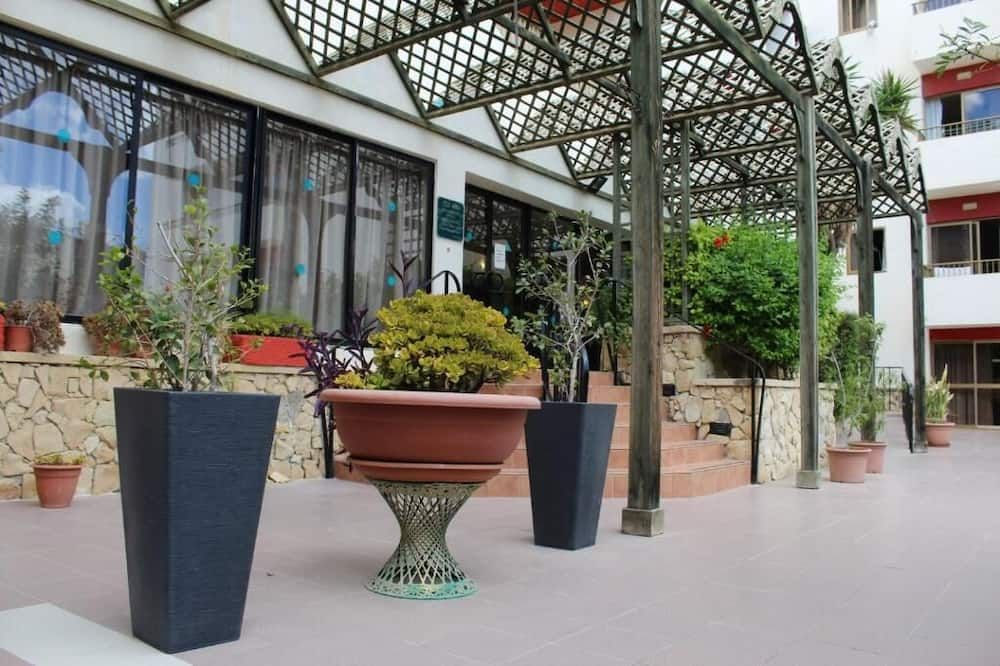 شرفة مرصوفة