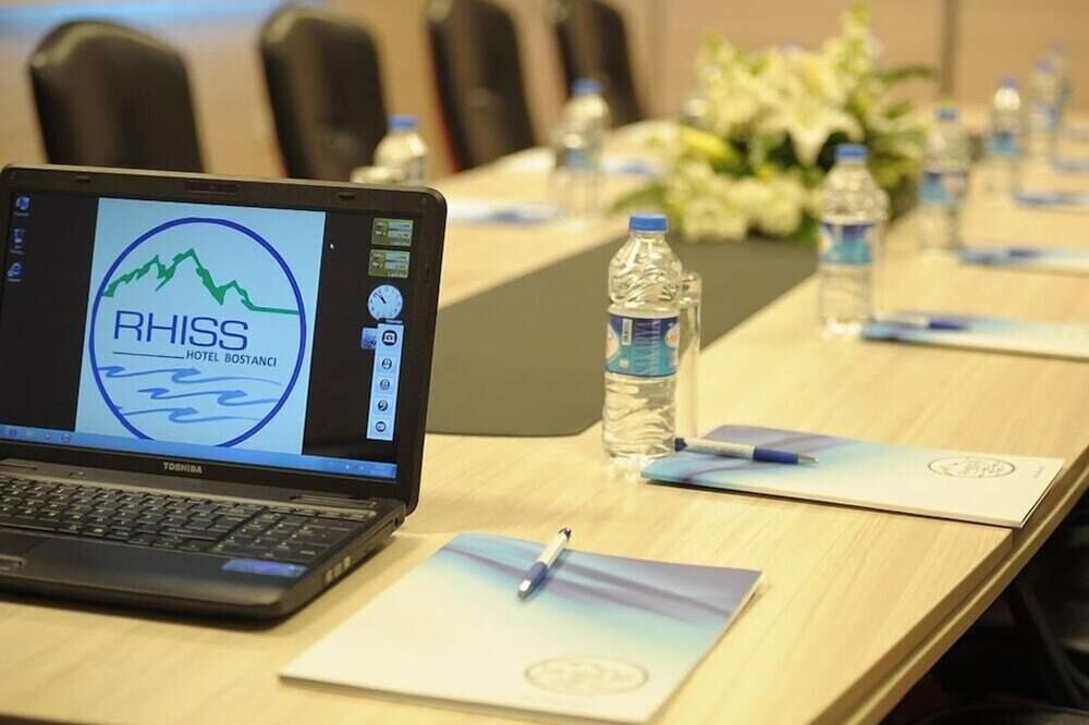 غرفة الاجتماعات