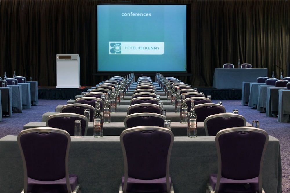 غرفة الاجتماعات