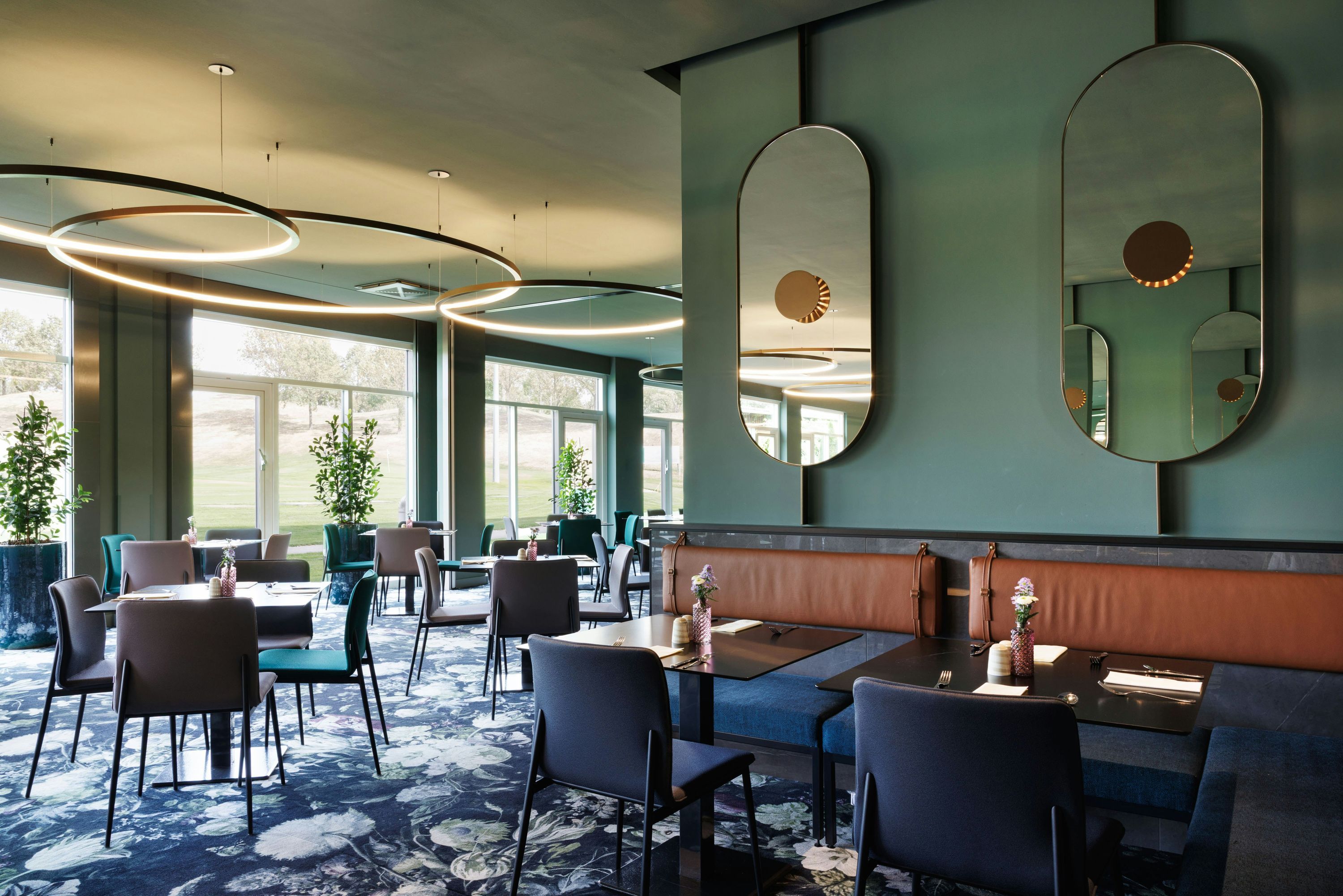 مطعم