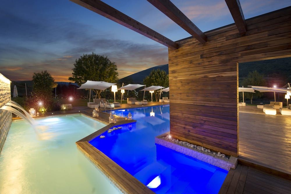 حوض السباحة صورة