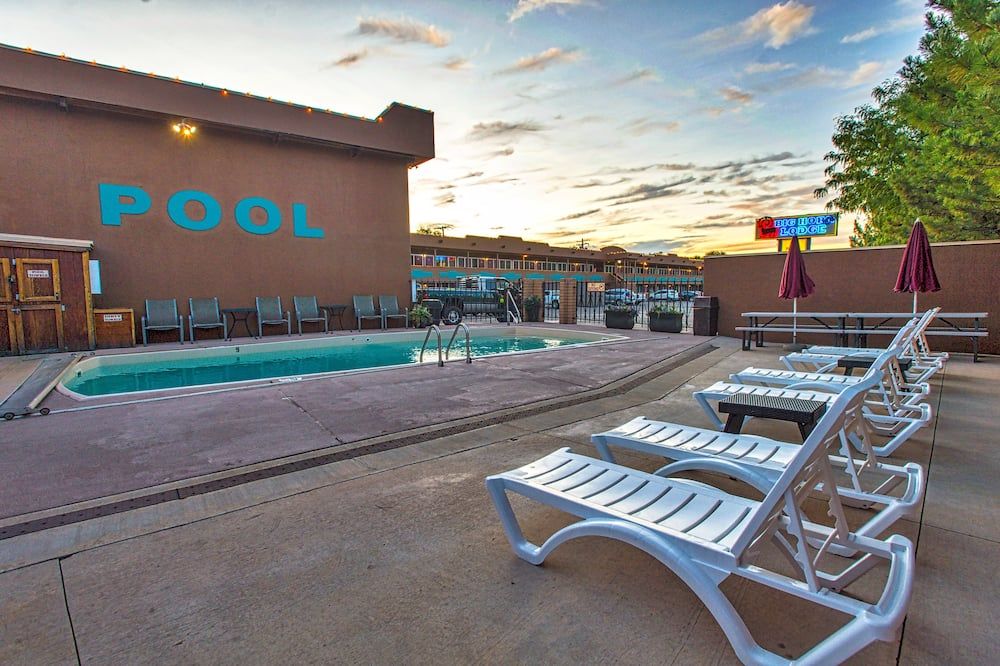 حوض السباحة صورة