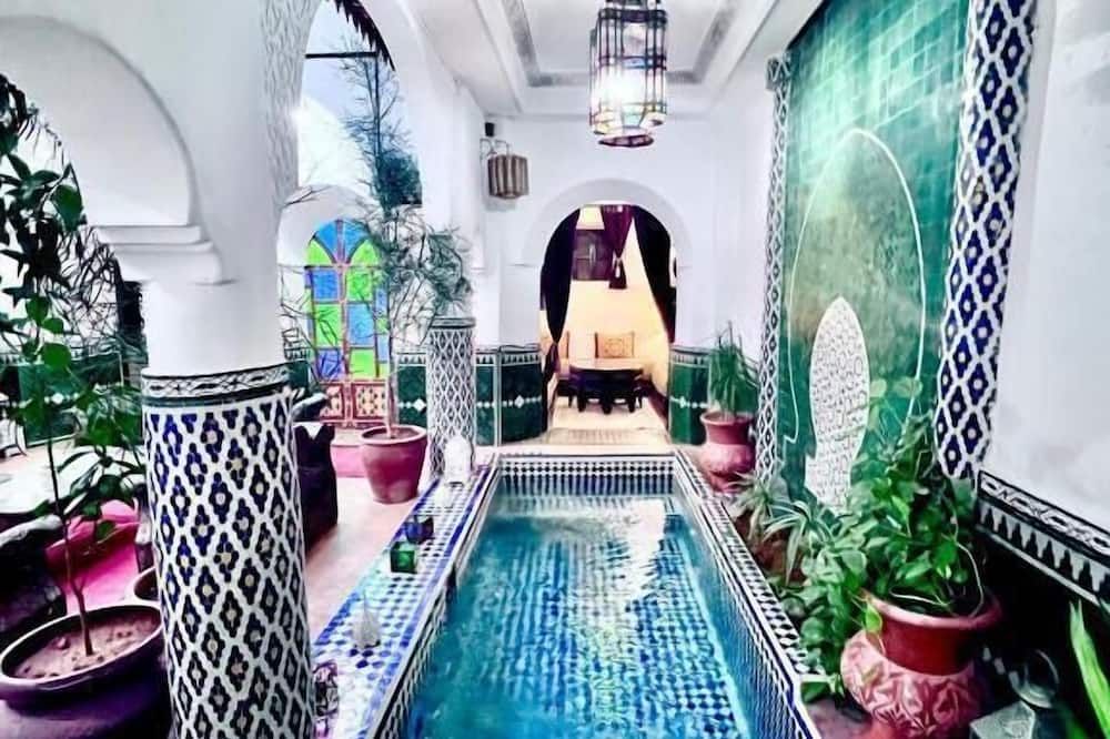 حوض السباحة صورة