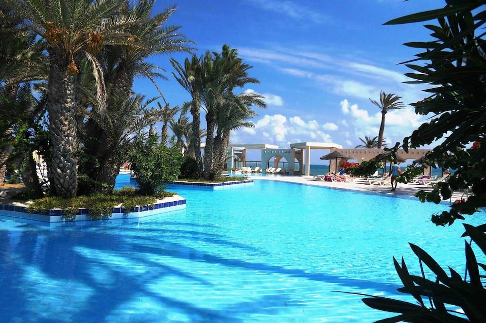 حوض السباحة صورة
