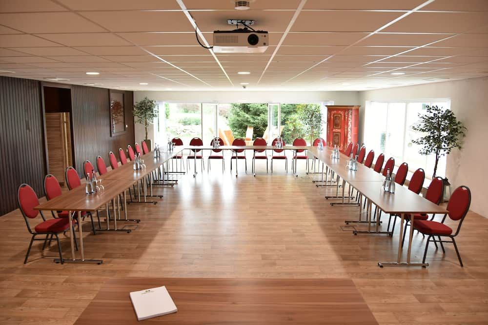 غرفة الاجتماعات