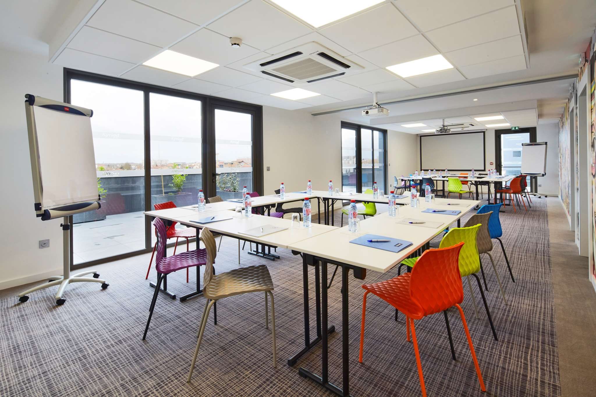 غرفة الاجتماعات