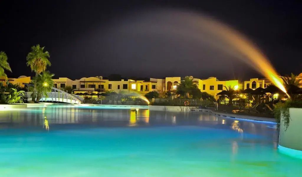 حوض السباحة صورة