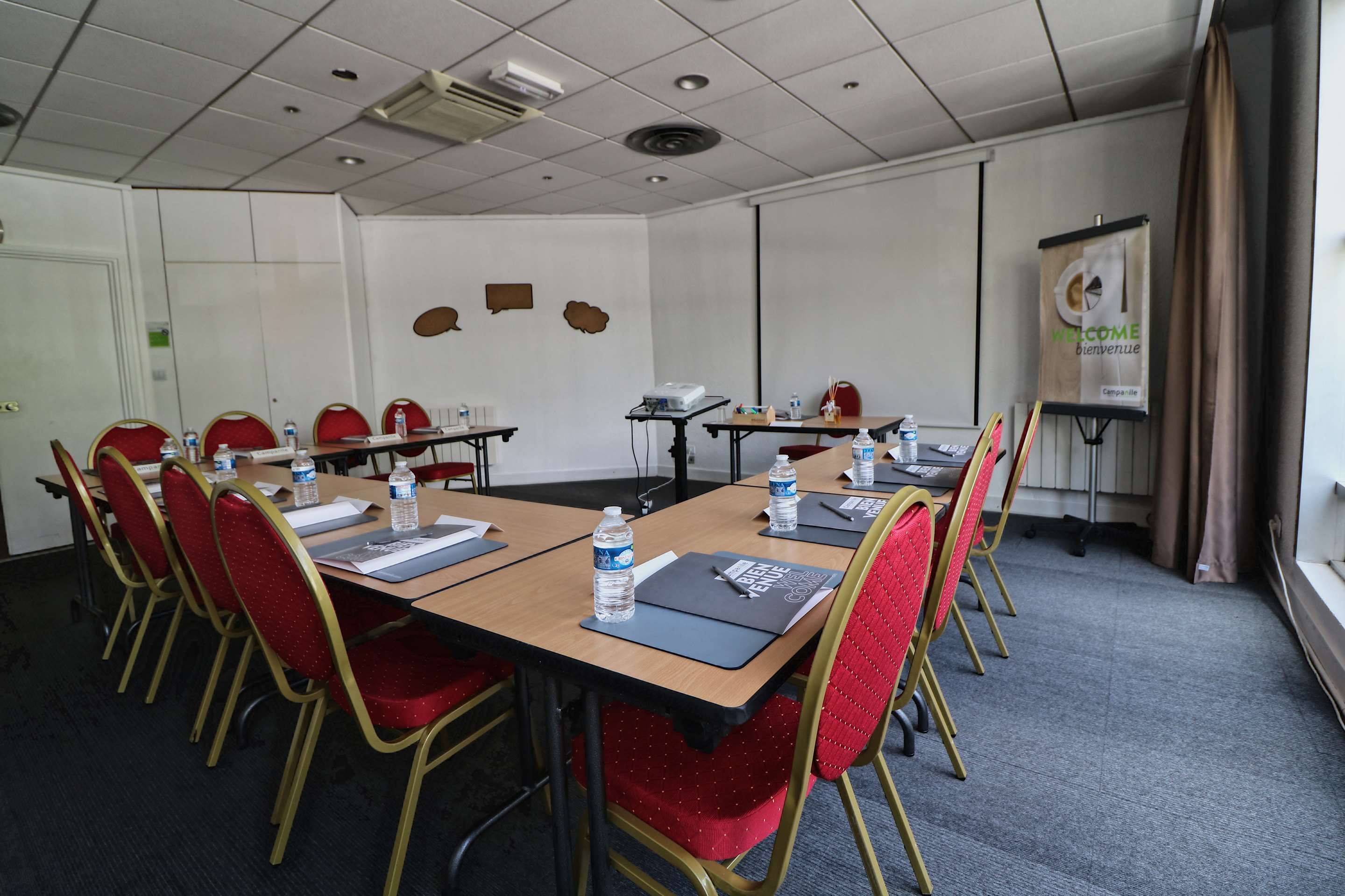 غرفة الاجتماعات