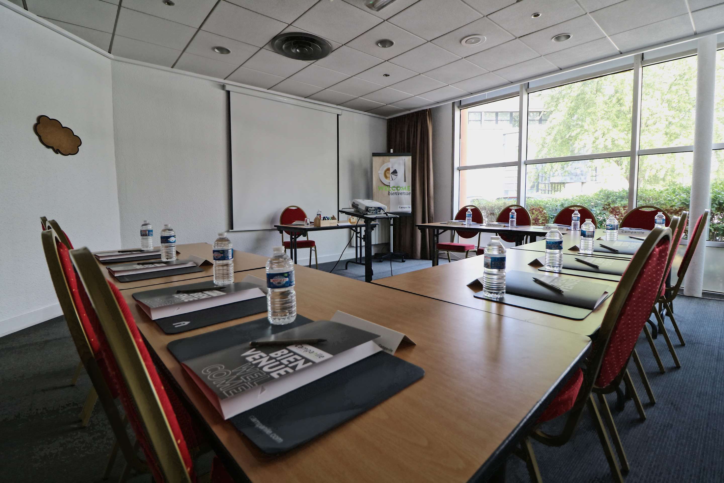 غرفة الاجتماعات