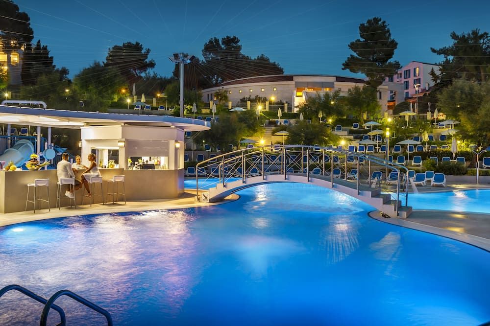 حوض السباحة صورة