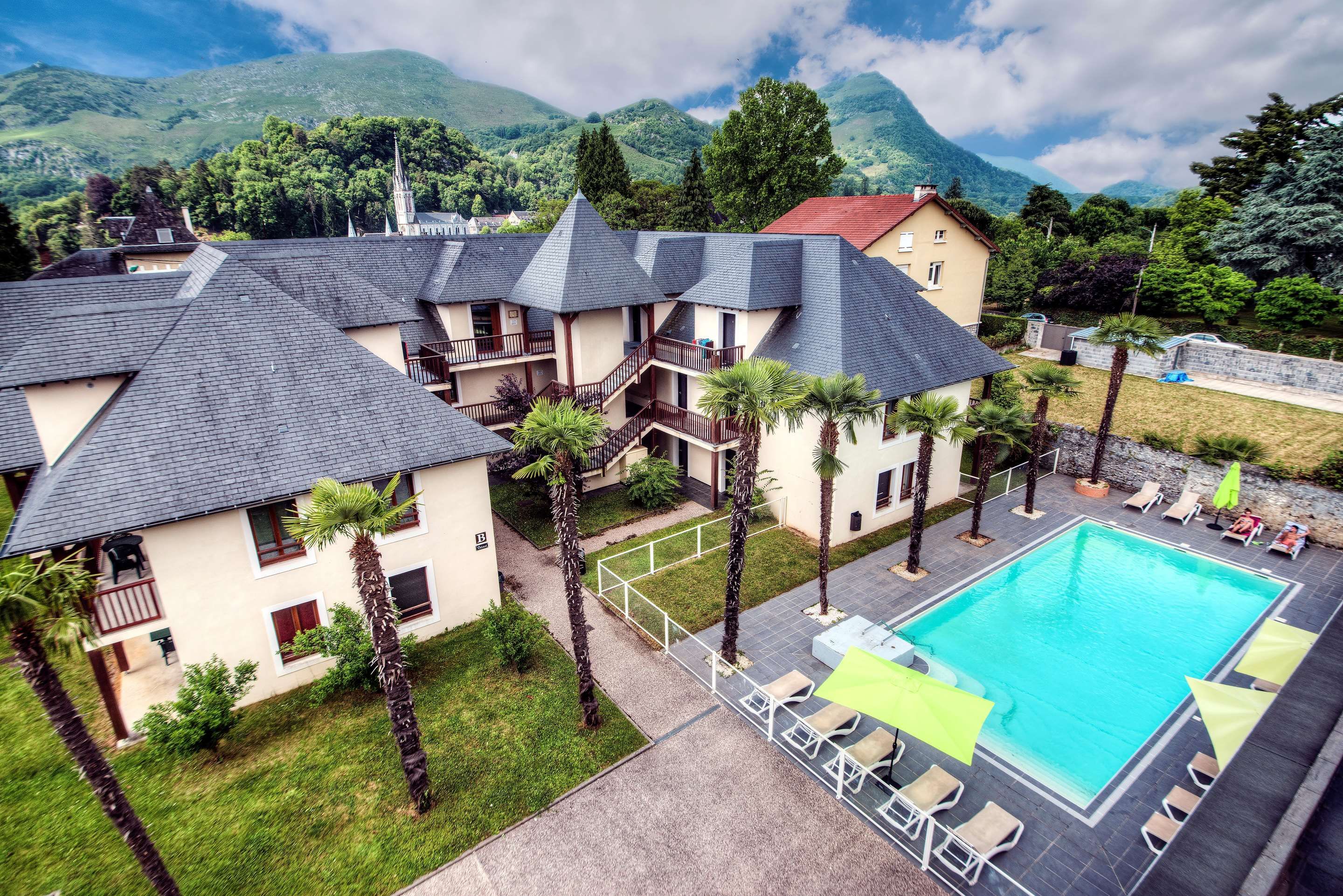 حوض السباحة صورة