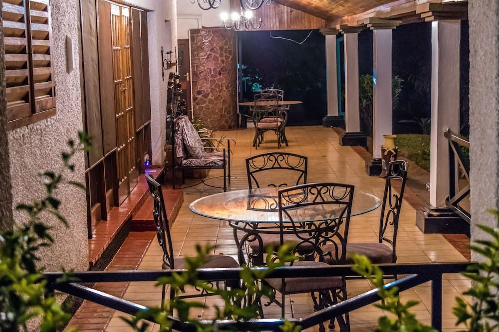 شرفة مرصوفة