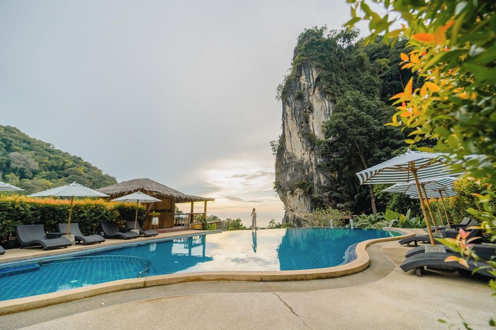 حوض السباحة صورة