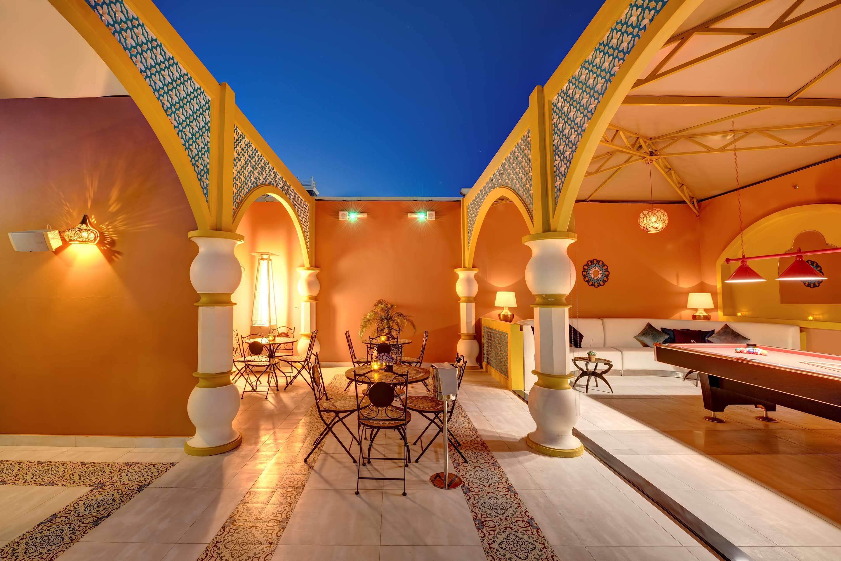 شرفة مرصوفة