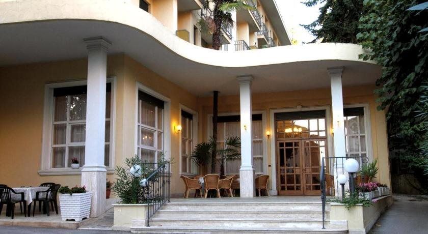 شرفة مرصوفة