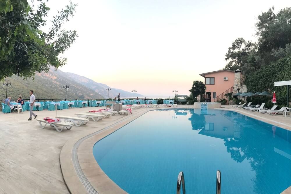 حوض السباحة صورة