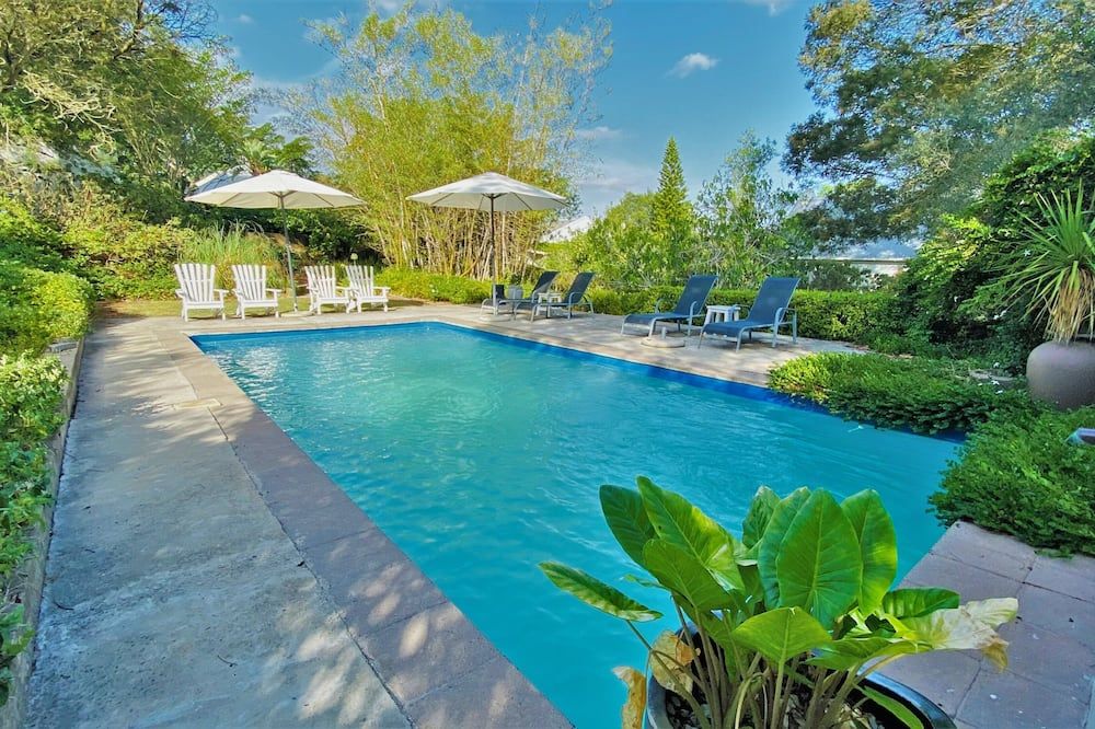 حوض السباحة صورة