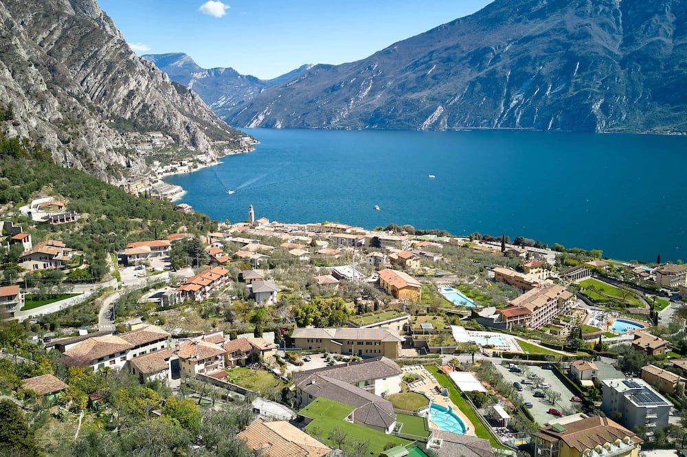 حوض السباحة صورة