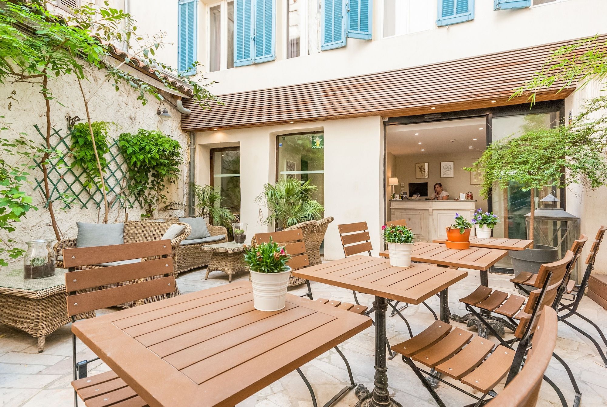 شرفة مرصوفة