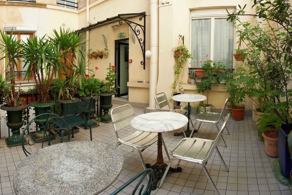 شرفة مرصوفة