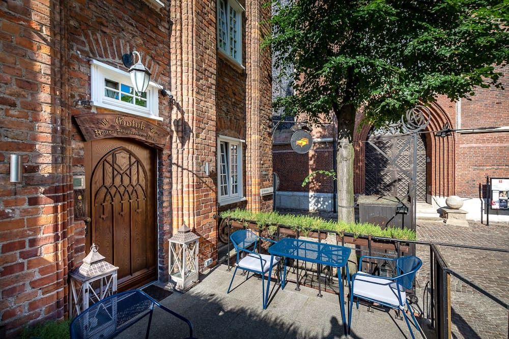 شرفة مرصوفة