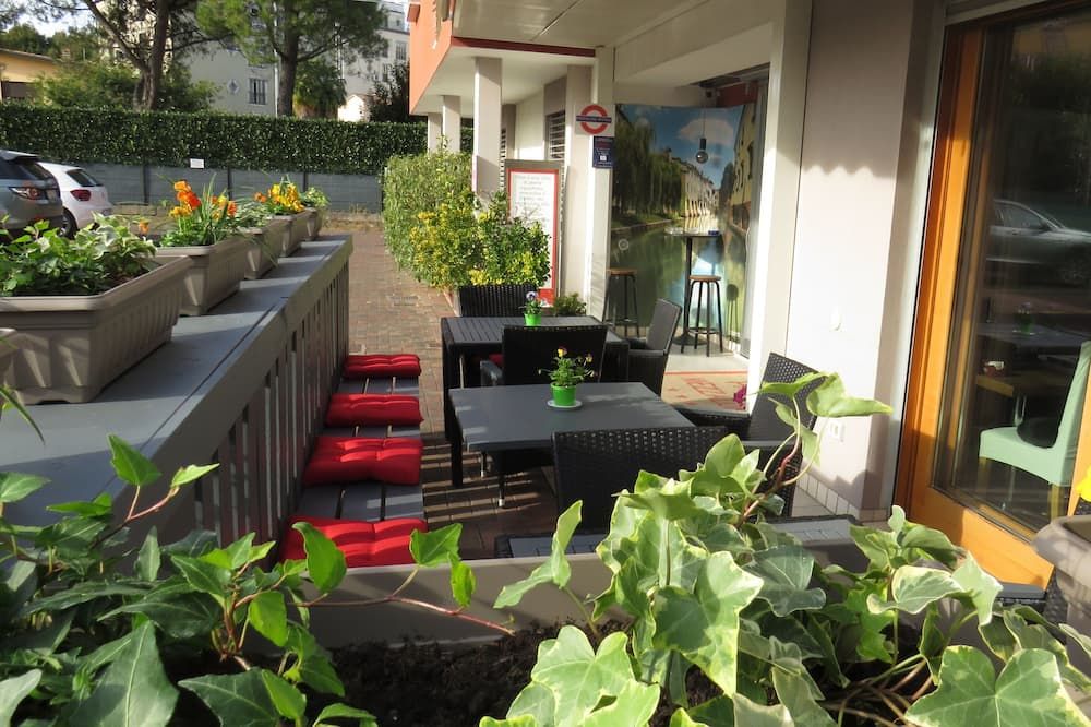 شرفة مرصوفة صورة