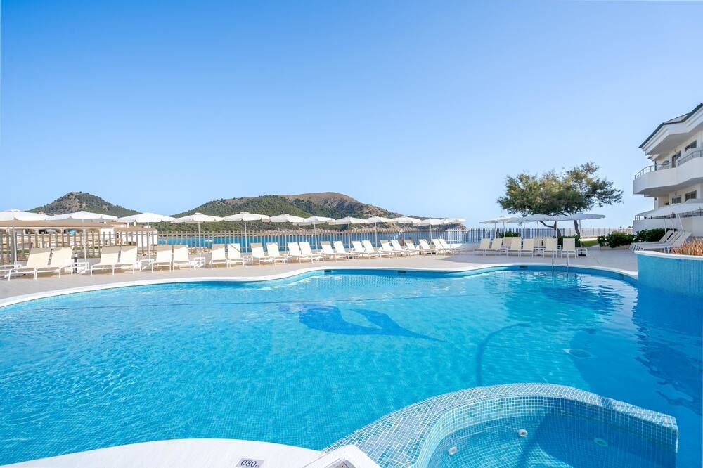 حوض السباحة