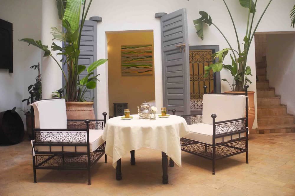 شرفة مرصوفة