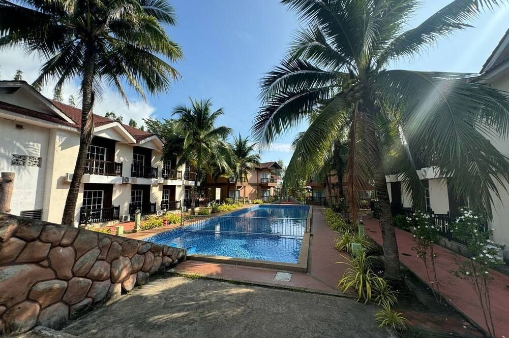 حوض السباحة