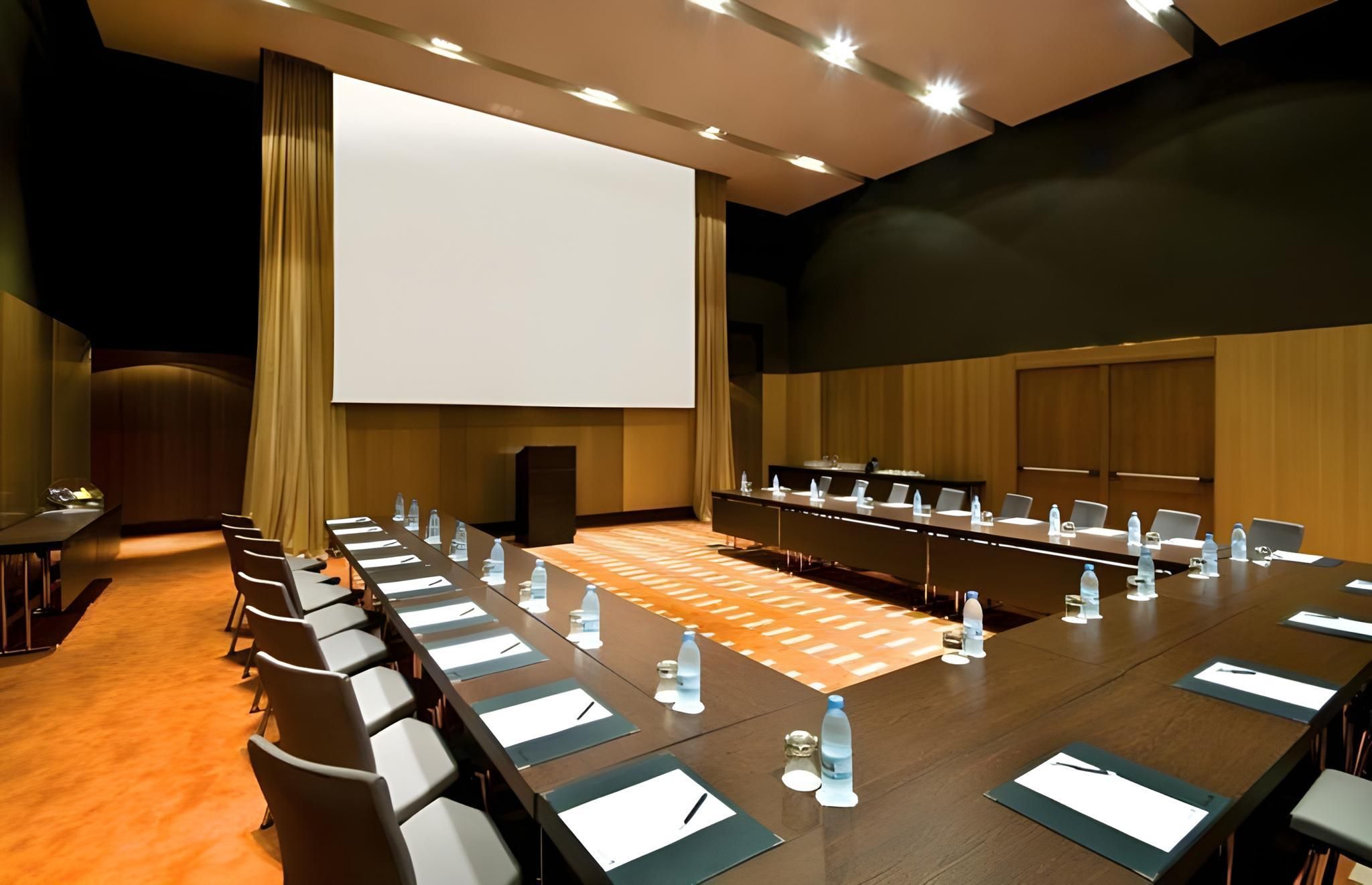 غرفة الاجتماعات