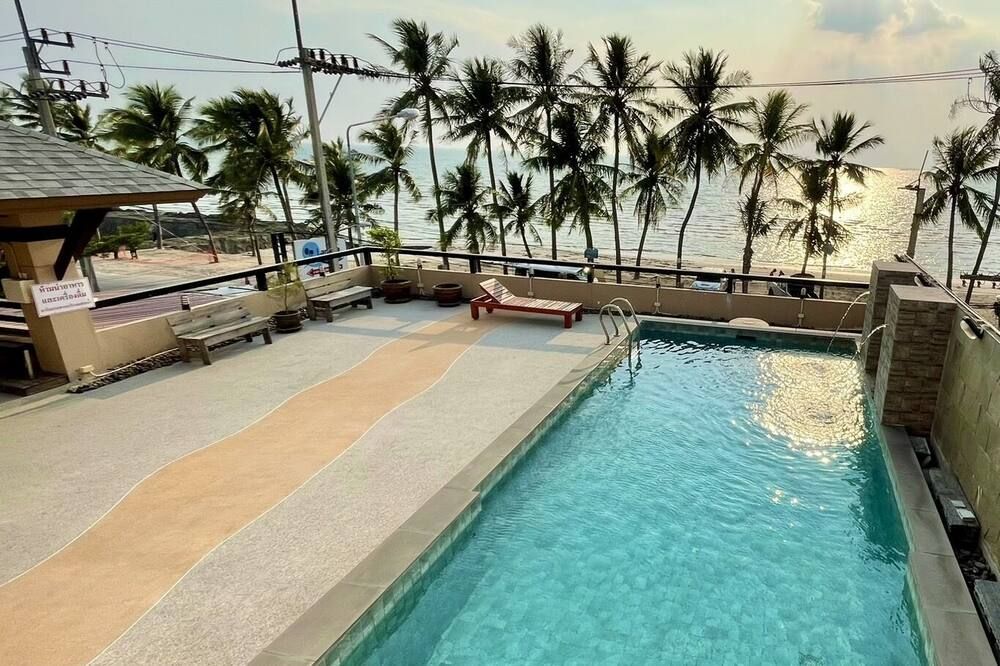 حوض السباحة