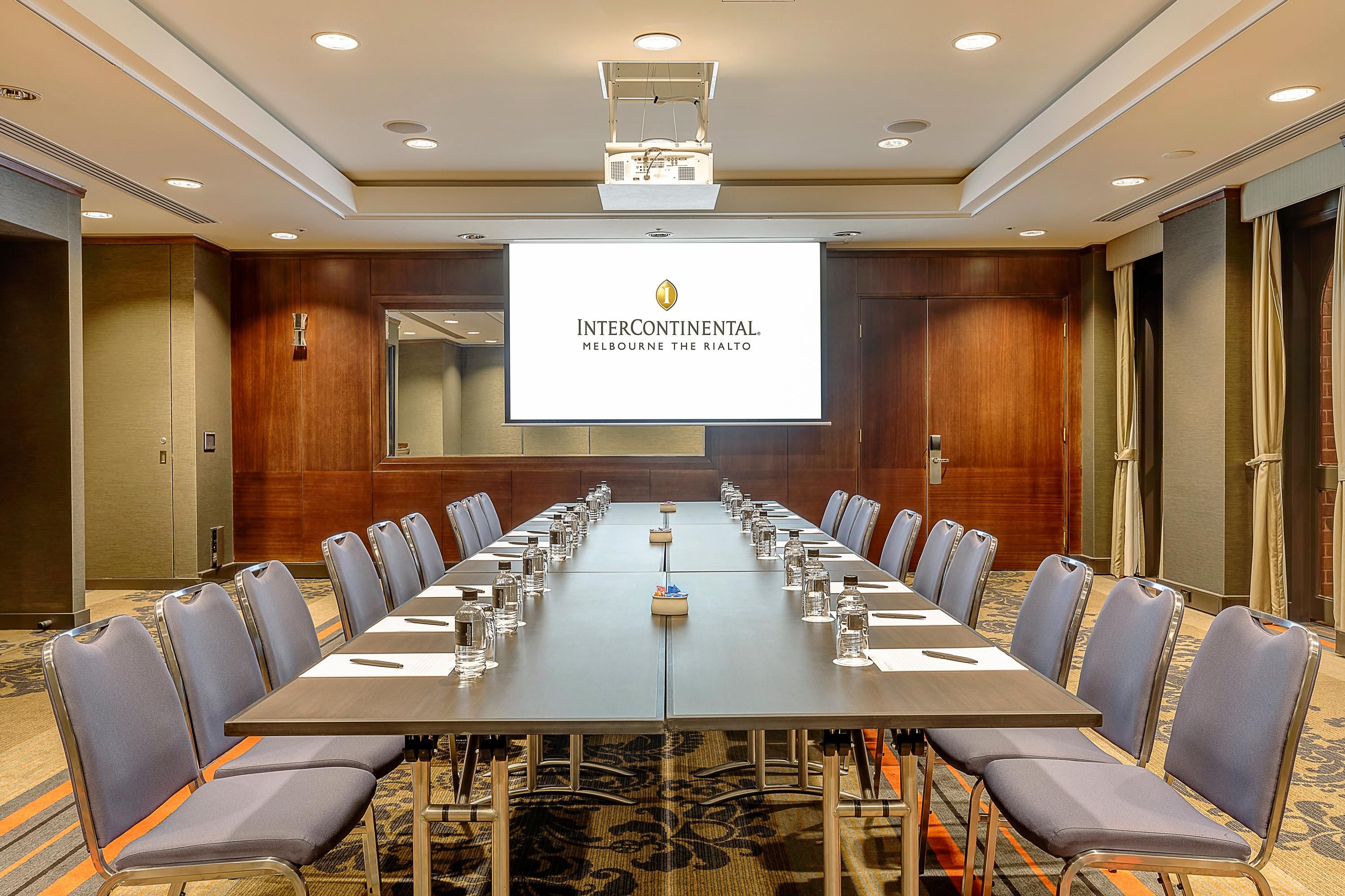 غرفة الاجتماعات