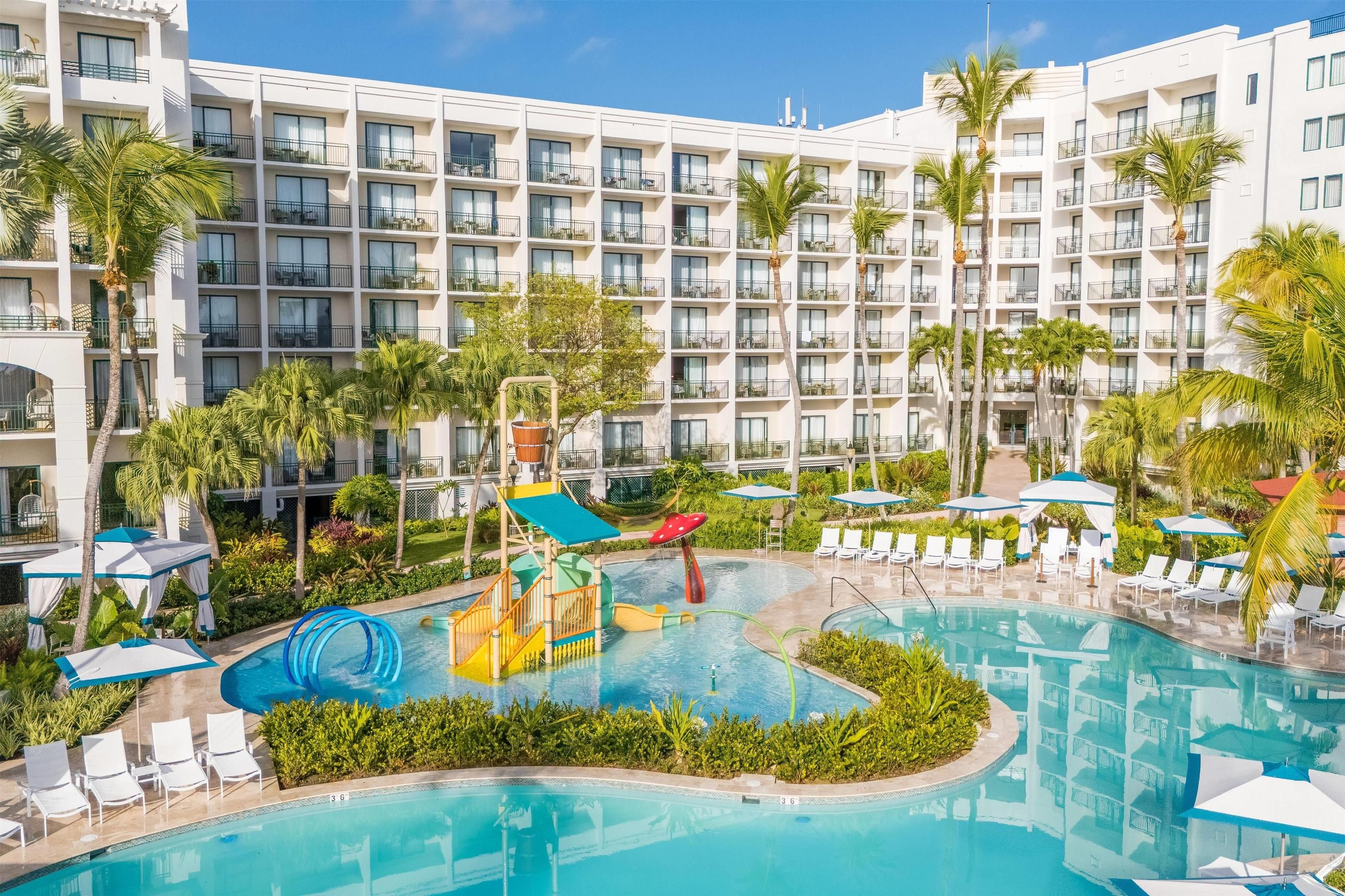 حوض السباحة