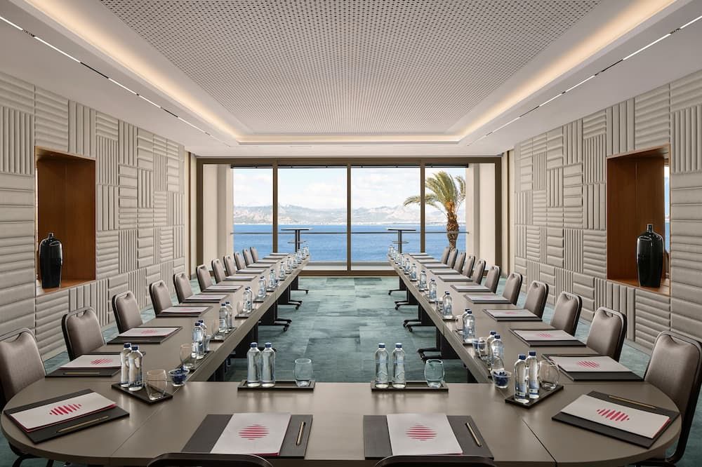 غرفة الاجتماعات