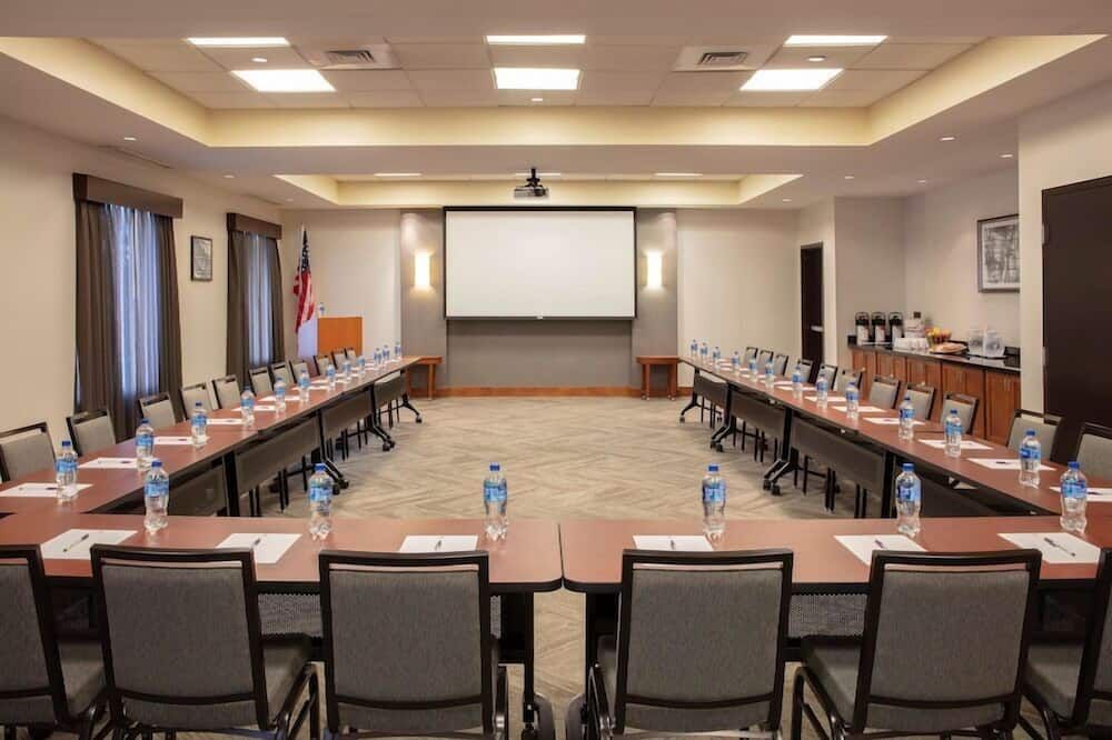 غرفة الاجتماعات