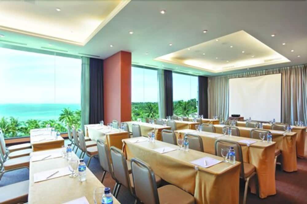 غرفة الاجتماعات