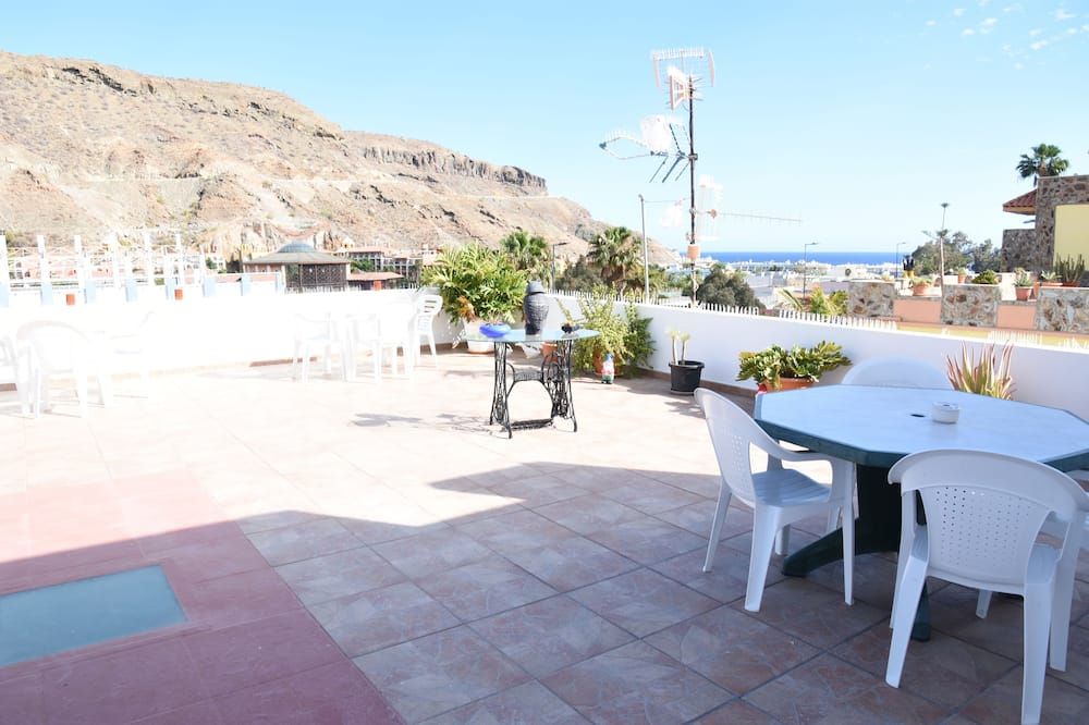 شرفة مرصوفة