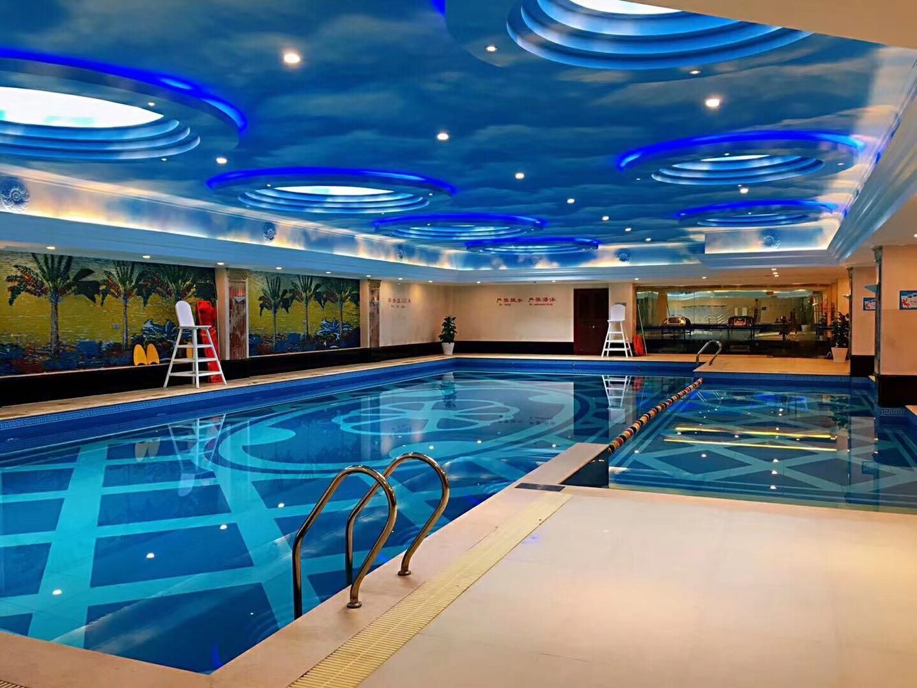 حوض السباحة صورة