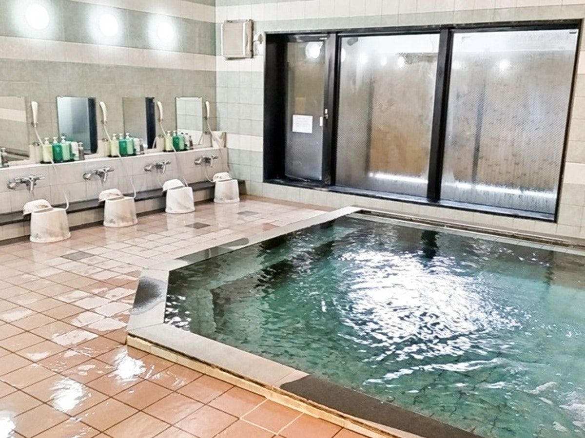 حوض السباحة