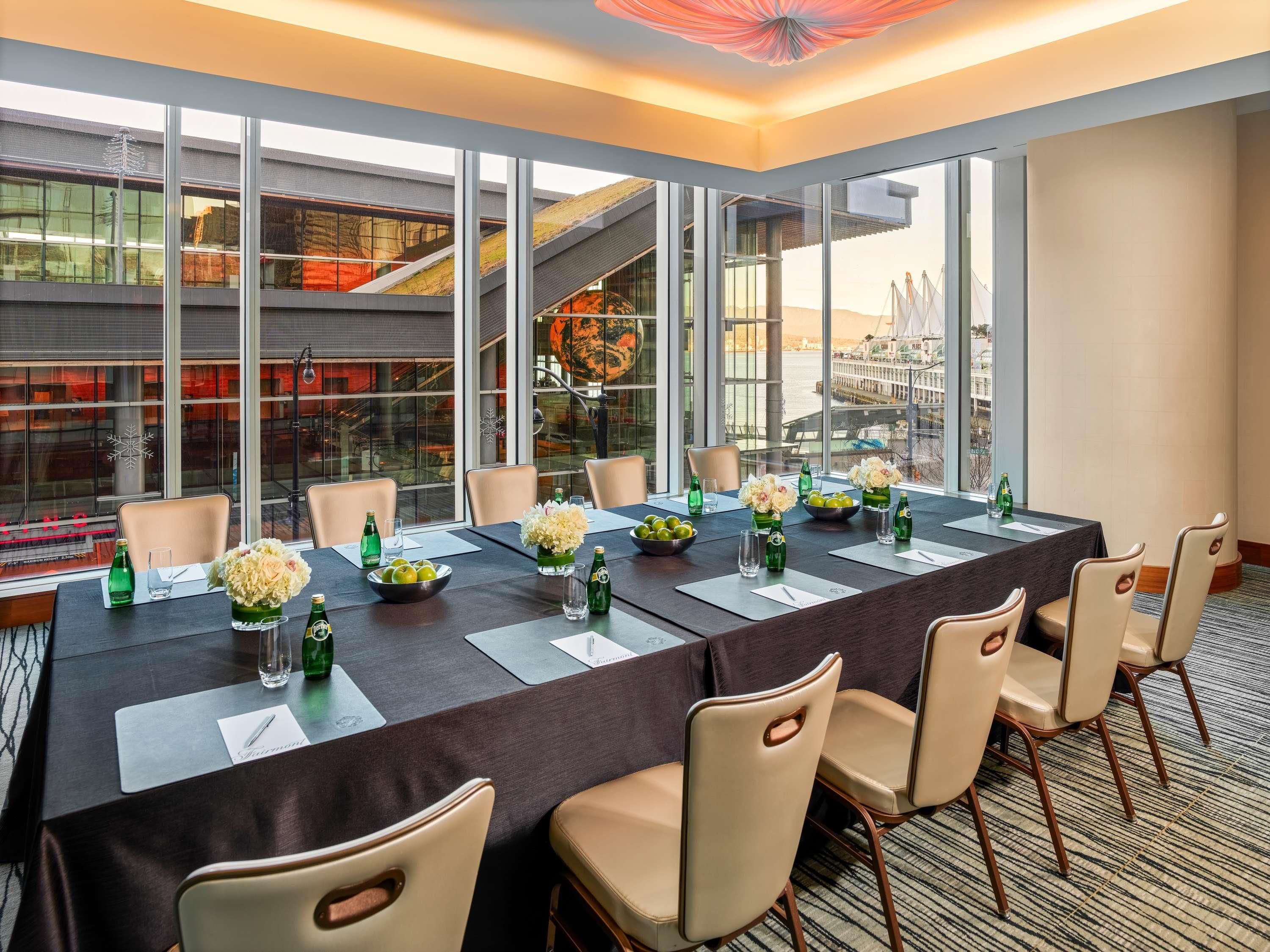 غرفة الاجتماعات