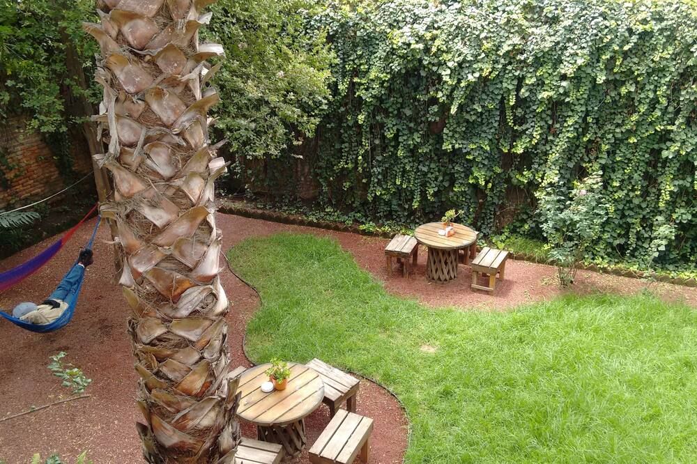 شرفة مرصوفة