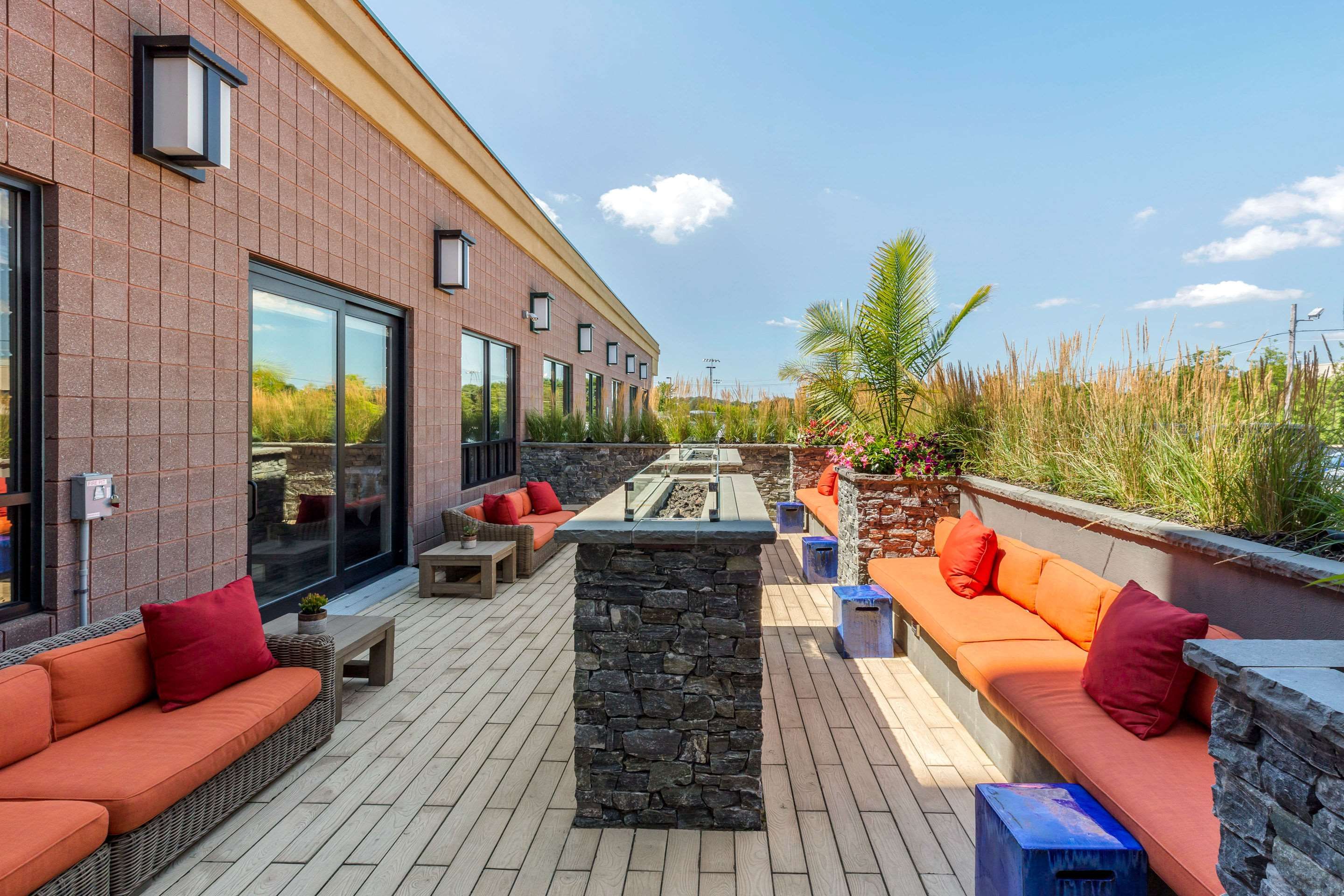 حوض السباحة