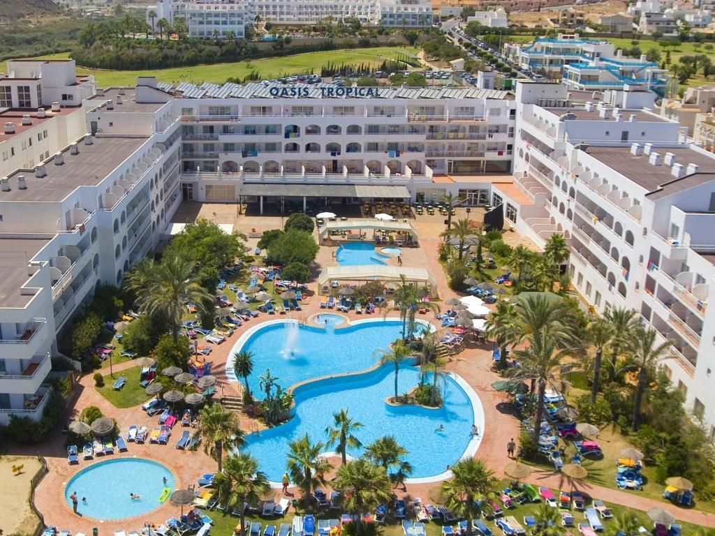 حوض السباحة